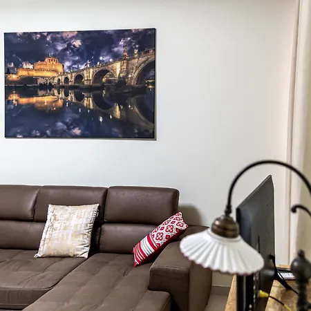 Luca Flat - Tiburtina Train Station & Wi-fi Apartman *